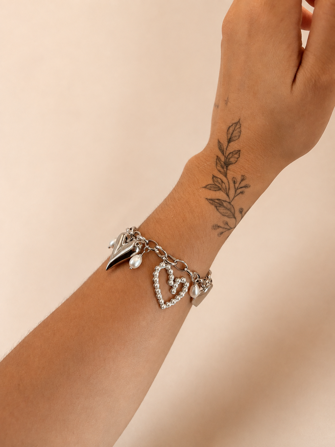 Armband met verschillende hartjes zilver