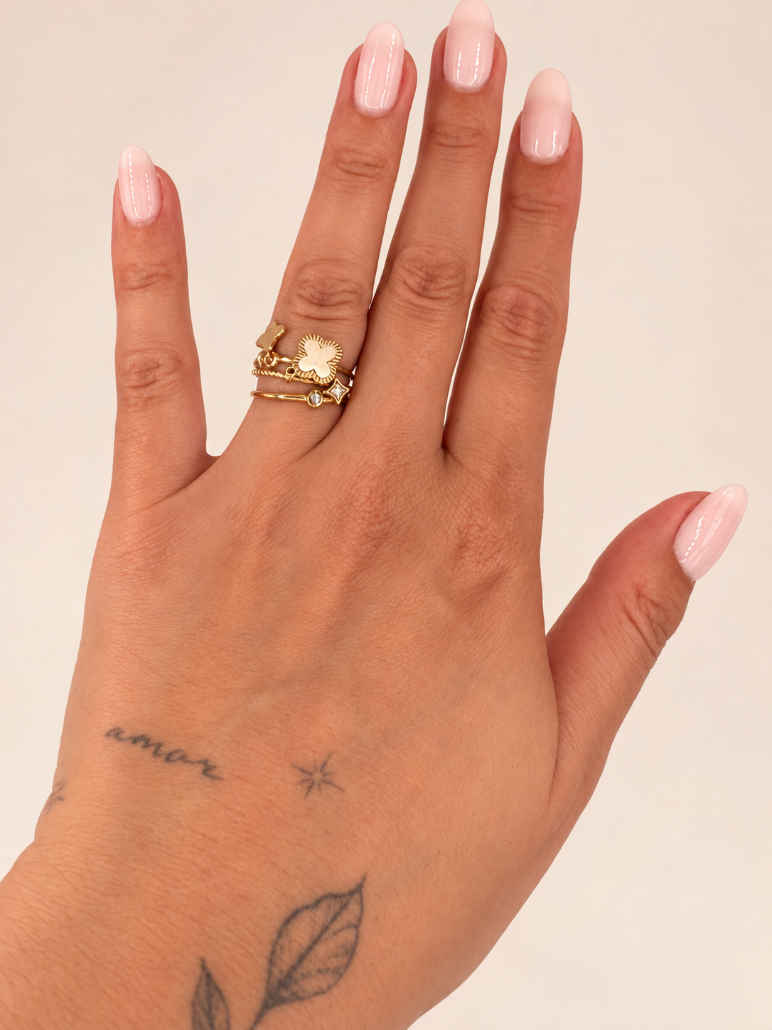 Ring met meerdere bedels goud