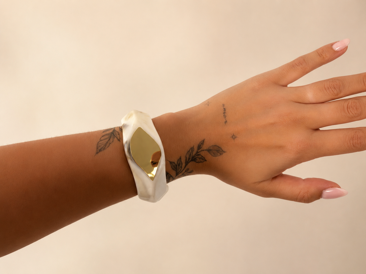 Marble white armband goudkleurig