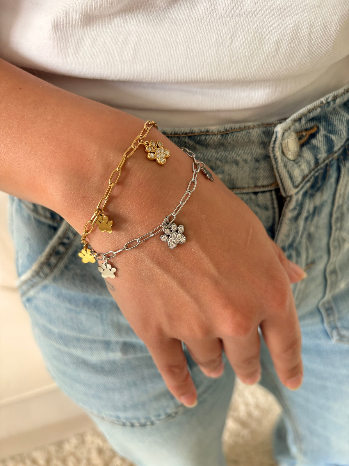 Armbandje hondenpootjes goud