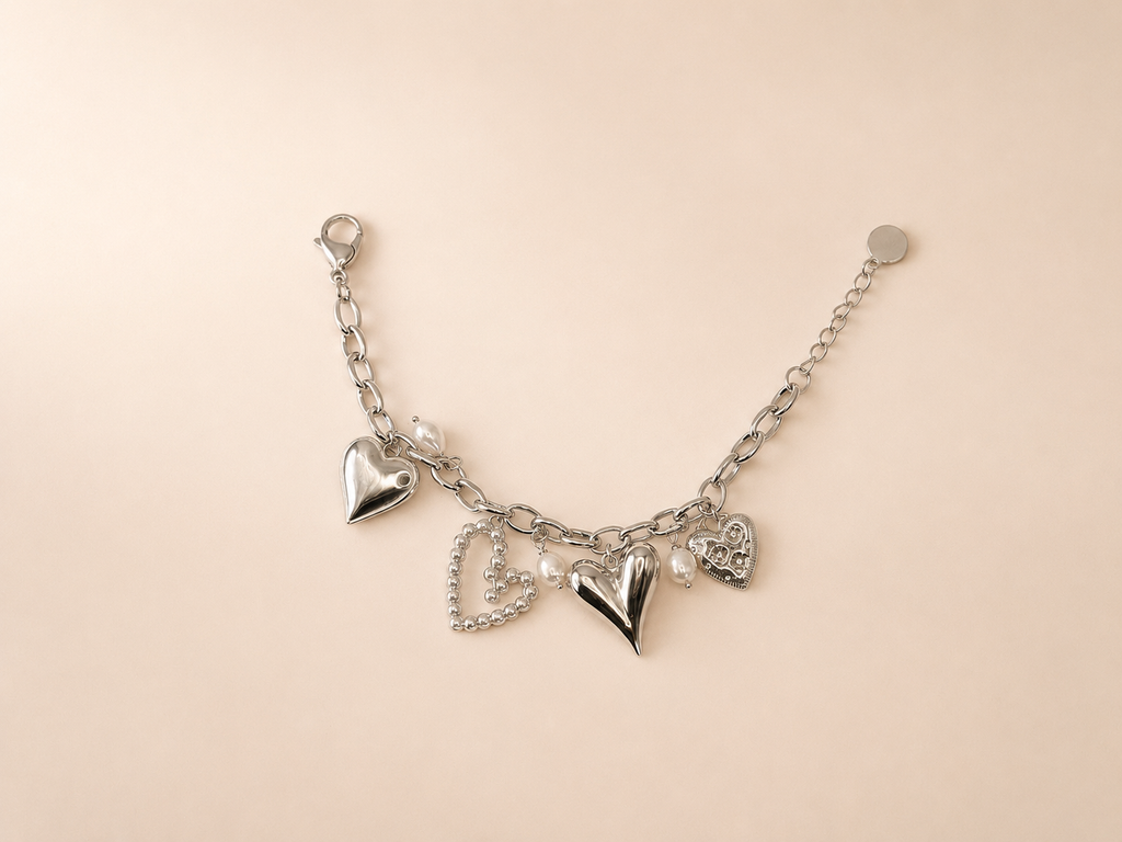 Armband met verschillende hartjes zilver