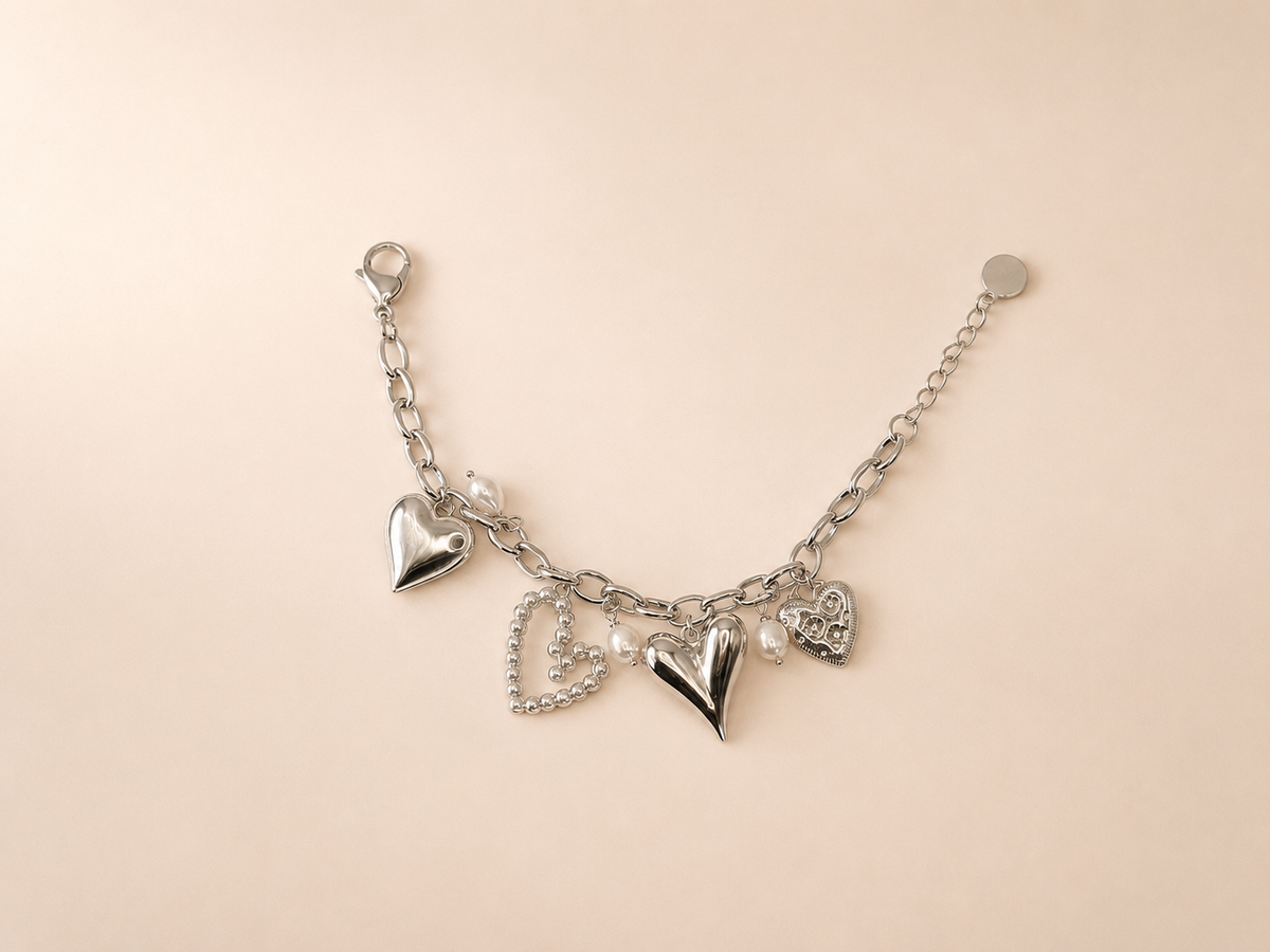 Armband met verschillende hartjes zilver