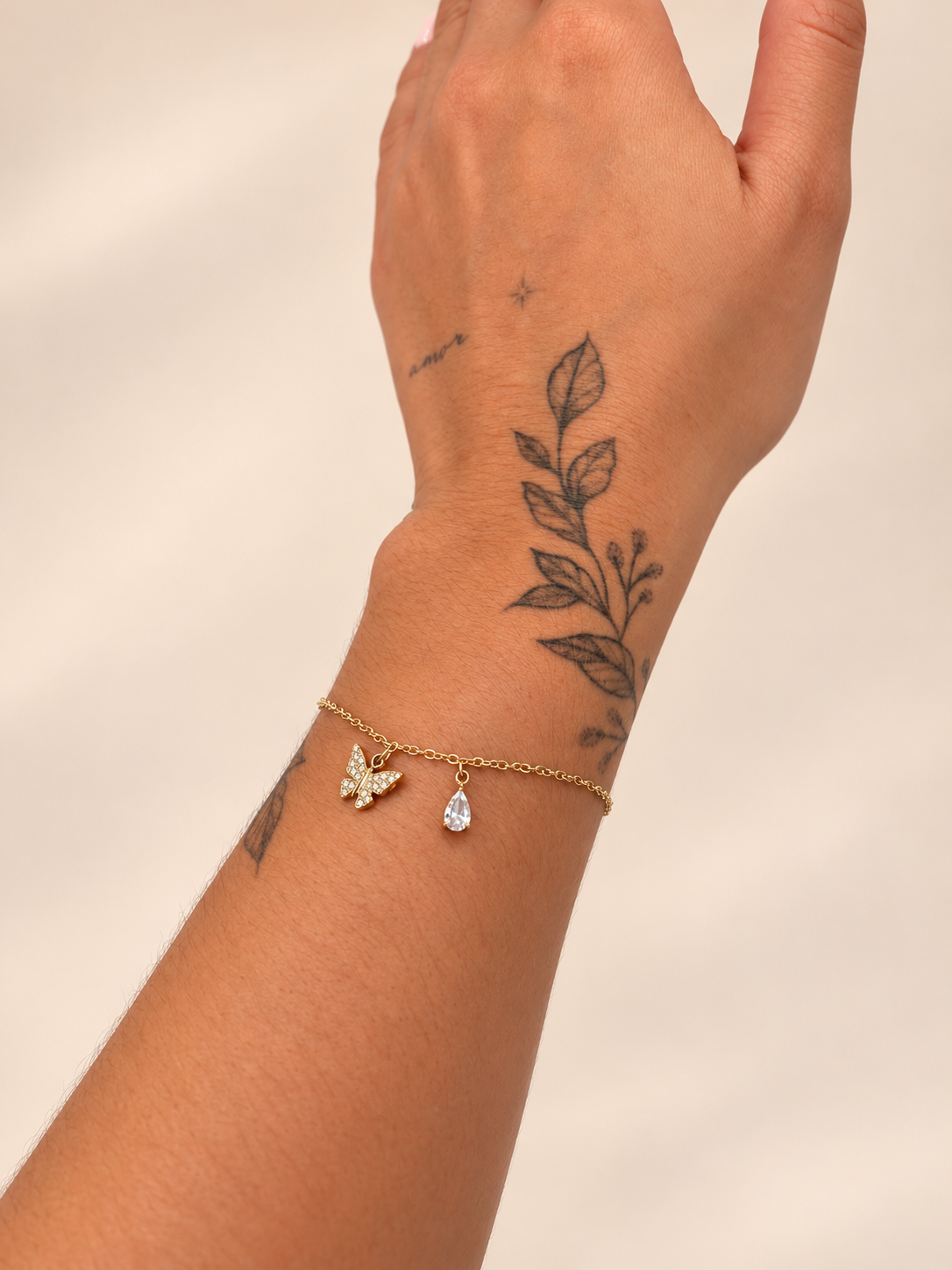 Armbandje vlinder en steentje goud