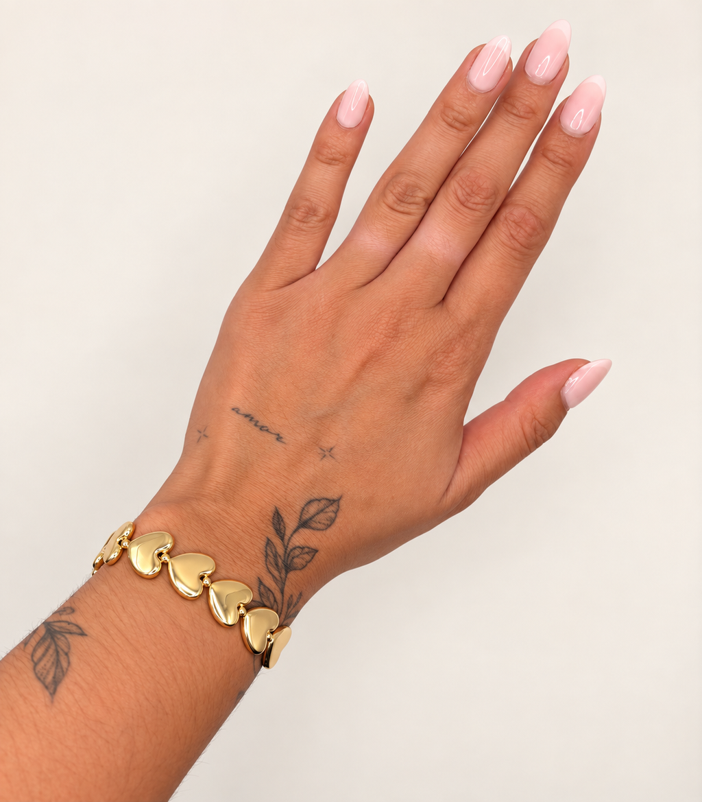 Elastische armband hartjes goudkleurig