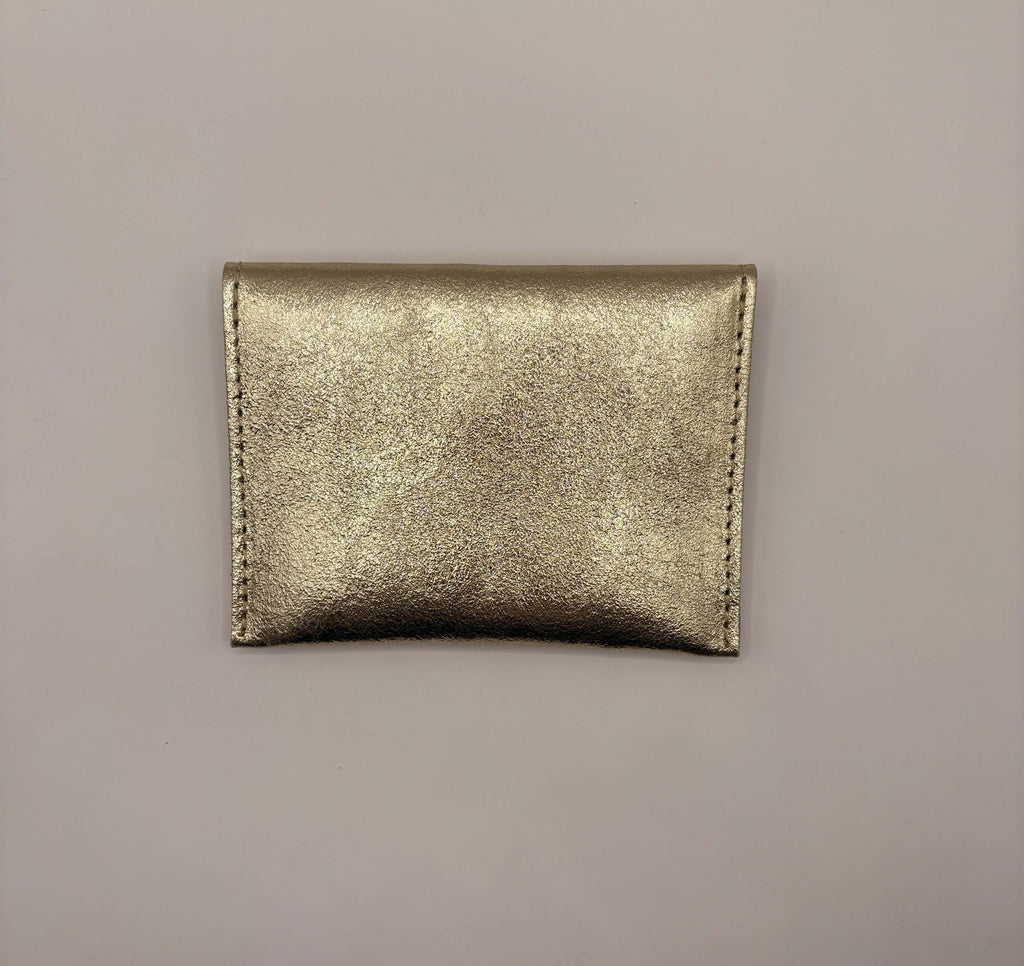 Beursje studs goud leer